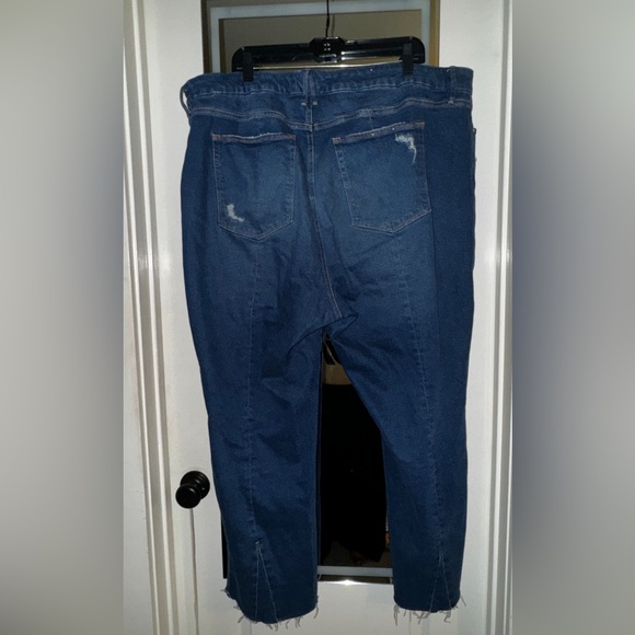 GOOD AMERICAN- Good Curve Straight Jean- curves for days!! - Picture 3 of 5